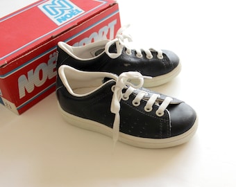 French vintage 70/80&#39;s navy blue leather sneakers - New old stock - Size 29 ( EU ) / 12 ( US )