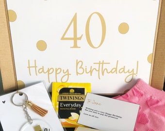 Regalo de cumpleaños para ella / Regalo para cualquier edad: 30, 40, 50 o 60 años / Abrazo en una caja / Regalo personalizado para buzón / Cesta de chocolate / Negro y dorado