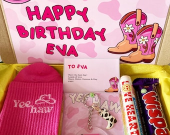 Regalo de feliz cumpleaños para ella / Regalo de buzón con temática de vaquera y vaquero para mujer / Mejor amiga personalizada / Abrazo en una caja / Yee haw