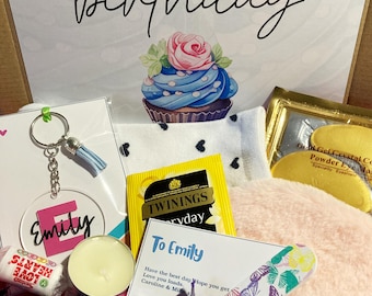 CESTA DE MIMOS / Regalo de feliz cumpleaños personalizado para ella / Regalo en buzón para mujeres / Mejor amiga / Abrazo en una caja / Paquete de cuidado / Mamá