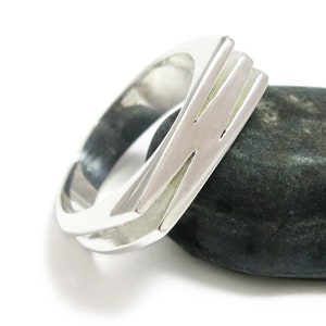 Anillo inicial, anillo de letra W, anillo de alfabeto, anillo de letras, anillo de amistad, anillo de monograma, anillo de nombre, anillo inicial de plata, anillo de sello inicial