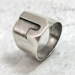 Anillo inicial de plata, Anillo de letras, Anillo J, Anillo inicial del hombre, Anillo del alfabeto, Anillo inicial de la declaración, Anillo inicial personalizado, Anillo inicial grueso