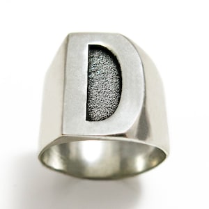 Anillo inicial, anillo grueso, anillo de letras, anillo de alfabeto, anillo inicial de plata, joyería inicial, anillo inicial personalizado, anillo de letra de sello, anillo D