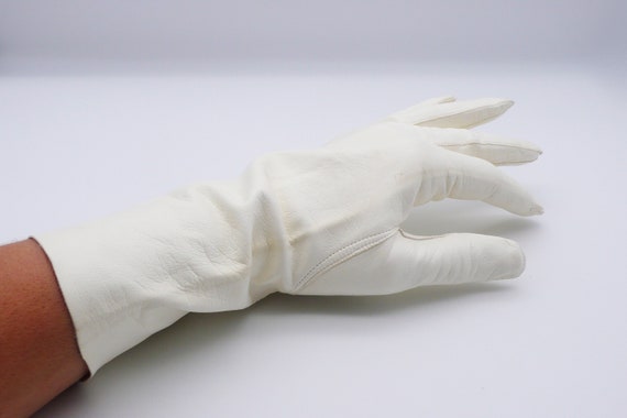 1960s Macy*s Marchioness White Washable Leather Gl