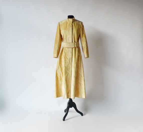 1970s Women's Pale Yellow Crushed Velvet Coat | S… - image 2