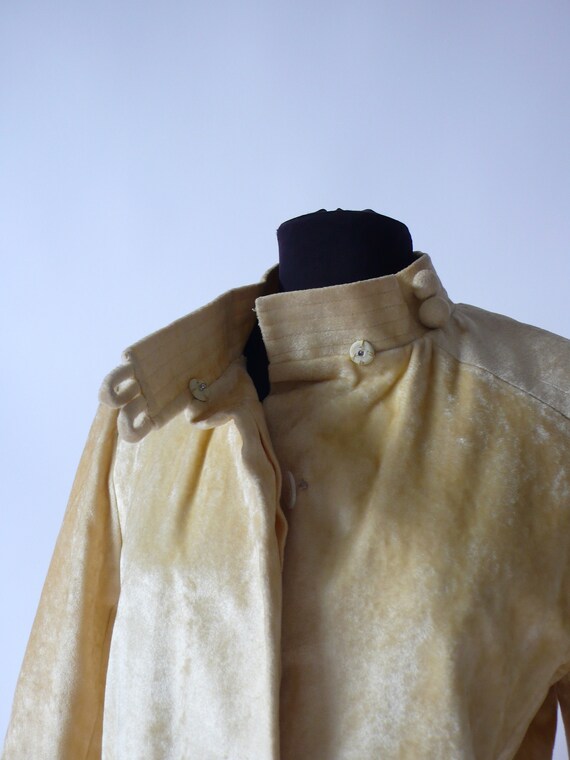 1970s Women's Pale Yellow Crushed Velvet Coat | S… - image 7