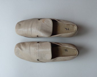 1960s Cream Capezio Loafers With Stacked Heel