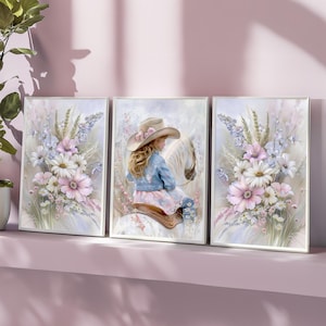 Serie di poster country western. Cowgirl a cavallo bianco in un campo di fiori selvatici rosa e blu. Arredamento per la casa Southern Living. Passeggiata a cavallo.