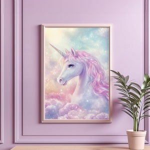 Poster grazioso con unicorno tra le nuvole. Arte murale per cameretta, camera da letto o sala giochi per bambini. Decorazione magica per stanze a tema fantasy. Colori arcobaleno.