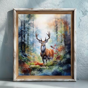 Poster con maestosi cervi nei boschi. Decorazione murale con animali selvatici della foresta. Arte murale con tema boschivo. Decorazione per la casa con stampa naturalistica di animali. Arte con paesaggio forestale.
