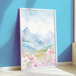 Poster con paesaggio montano opzione 1. Dipinto per bambini piccoli. Decorazione per la casa con catena montuosa. Arte murale per la cameretta dei bambini con fiori rosa.