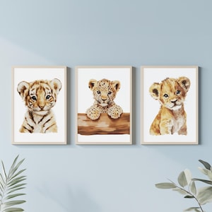 Set di poster di grandi felini. Dipinti per bambini di giovani tigri, cuccioli di ghepardo e cuccioli di leone. Decorazioni per la cameretta dei bambini. Arte murale per la cameretta dei bambini piccoli.