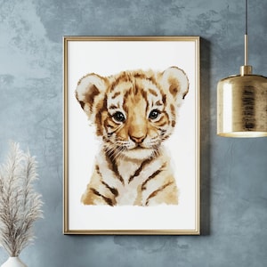 Poster di cucciolo di tigre. Arte murale per la cameretta dei bambini con tigrotto. Decorazione per la camera da letto di bambine e bambini. Acquerello di animali selvatici. Decorazione murale a tema savana.