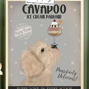Blonder Cavapoo Kunstdruck, süßer Hund mit Eis, süße Küchen Wandkunst