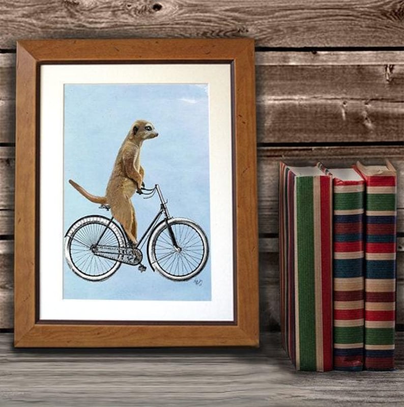 Konsttryck med surikat på cykel – Nyckfull cykelposter bild 1