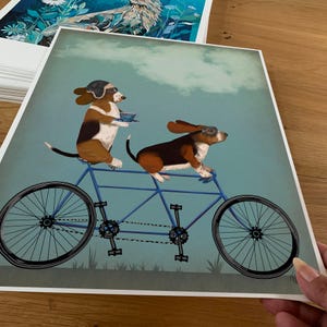 Stampa artistica di bicicletta tandem Basset Hound, divertente decorazione per cani ciclisti immagine 2