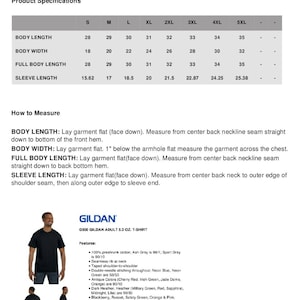 K&ouml;nnte beinhalten: Eine Gr&ouml;&szlig;entabelle f&uuml;r ein Gildan G500 T-Shirt f&uuml;r Erwachsene mit 5,3 oz. Die Tabelle zeigt die Ma&szlig;e in Zoll f&uuml;r K&ouml;rperl&auml;nge, K&ouml;rperbreite, Gesamtl&auml;nge und &Auml;rmell&auml;nge f&uuml;r die Gr&ouml;&szlig;en S bis 5XL. Die Tabelle enth&auml;lt auch eine Beschreibung, wie das Kleidungsst&uuml;ck gemessen wird.