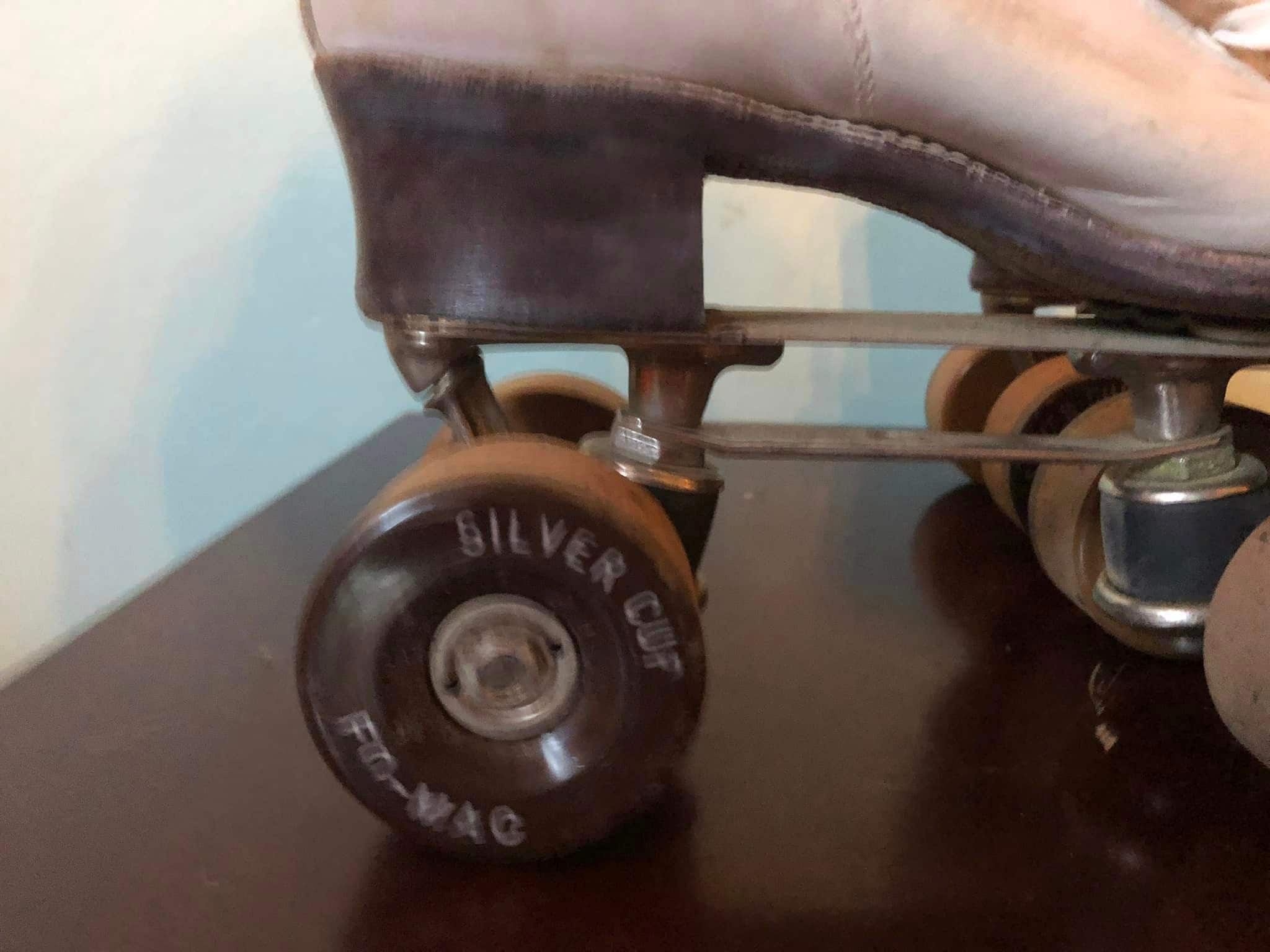Vintage Ladies Cleveland Roller Skates Mid Century Modern MCM Case Fo