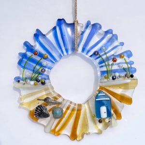 Attrape-soleil pour couronne de plage en verre fusionné : coquillages et galets en bord de mer