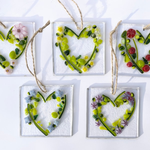 Fused Glass Heart Suncatcher, Wild Flower Heart Wreath, Sun Light Catcher Mother’s Day 6cm Square