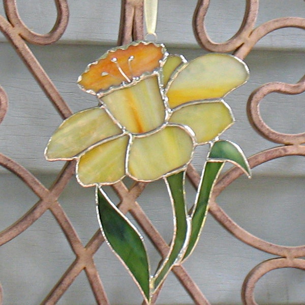 Hostess gift, Stained glass yellow daffodil flower art, garden art,, window hanging sun catcher, gift for mom, grandmom, gardener's gift.