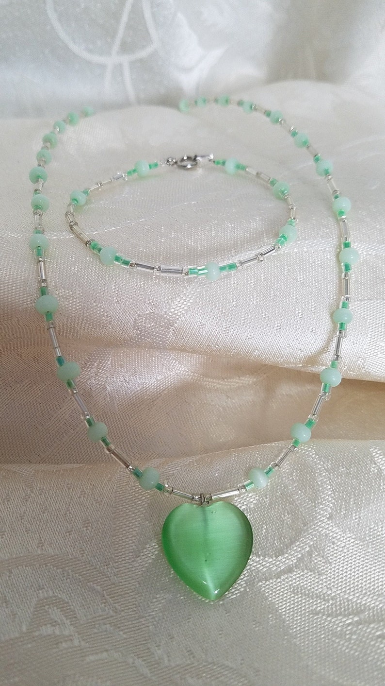 pale green cat/'s eye glass bracelet and necklace set with a Czech glass heart and silver Czech glass