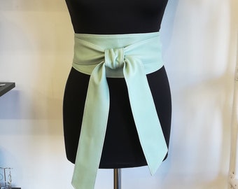 Ceinture vert sauge, ceinture obi verte en cuir véritable, ceinture écharpe vert clair, ceinture cinch verte, ceinture portefeuille verte, ceinture à nouer verte