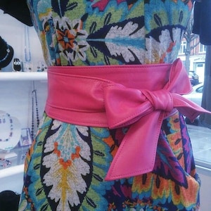 Cintura rosa fucsia, cintura obi magenta, cintura obi in vera pelle, cintura con fascia rosa, cintura con cravatta rosa, cinture in pelle rosa, cinture a doppio giro, cinture larghe