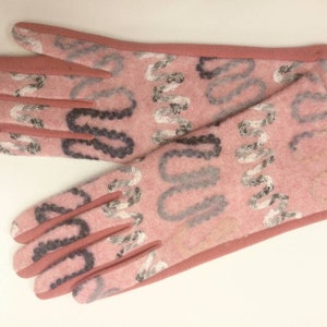 Embroidered Winter Gloves, Touch Screen Gloves, Gloves for Women, Ladies Gloves, Boho Gloves Pink