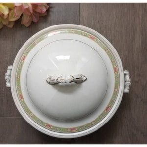 Vintage Johnson Bros. England Serving Tureen Dish Bowl with Lid.  Made in England