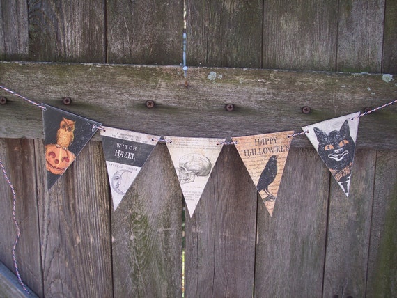 Mini Retro/Vintage Halloween Banner Strung on Halloween Baker's Twine, 3" X 4" Pennants, Mini Halloween Bunting