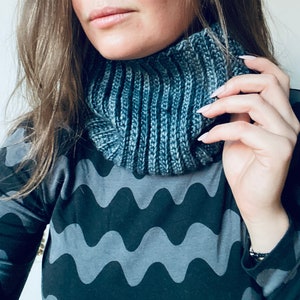 marbled blue cowl, crocheted by hand