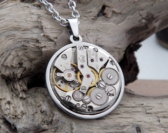 Collar/colgante Steampunk, con intrincados engranajes de reloj vintage.