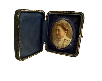 Edwardian Photo Portait Miniature of a Woman in a Leather Travel Case