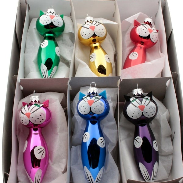 Enfeite de Natal em forma de gato, feito de vidro soprado à mão na República Tcheca. Escolha a cor. Apenas um gato disponível.