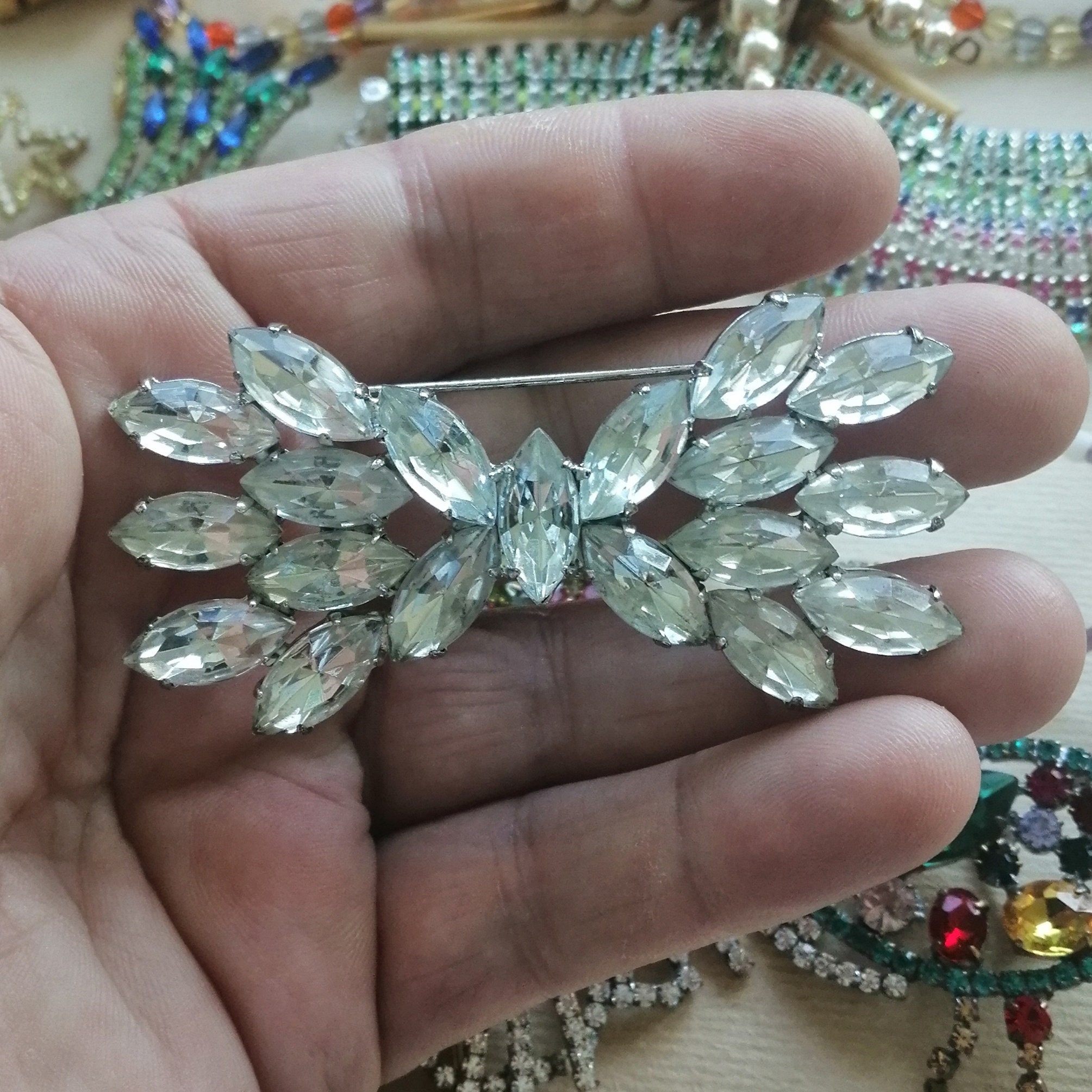 Broche Vintage Tchèque - Cristal Bleu Saphir, Strass, Fleur Dorée - 12g, Occasion