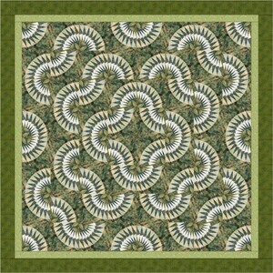 Op de afbeelding: Een quilt met een herhalend patroon van groene en witte gebogen vormen. De quilt is omlijst met een groene rand.