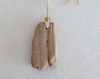 Pendant made of driftwood, necklace