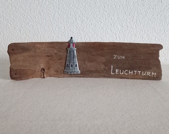 Driftwood sign - to the lighthouse...