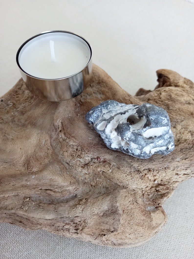 Driftwood root with tealight holder & stone heart image 7