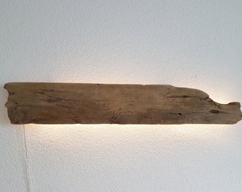 Wandleuchte mit LED Strip aus Treibholz