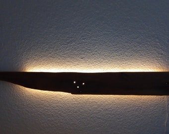 Wandleuchte mit LED Strip aus Treibholz