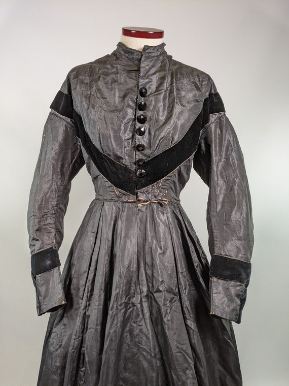 1860s Mourning Dress | Antique Victorian Clothing… - image 2