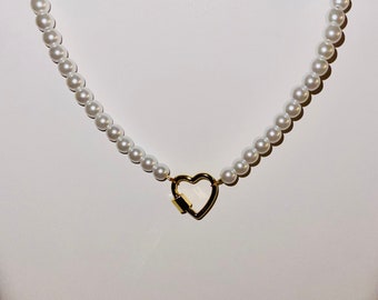 Faux Pearl necklace with heart shaped carabiner| White pearl necklace| Pearl choker| Prom jewelry | Faux pearl necklace | Pearl necklace