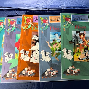 Vintage Franse collectie grote boeken. 1991 Walt Disney, Bambi, Peter Pan, kleine zeemeermin, Jungle Book, 101 Dalmatiërs. Collectie