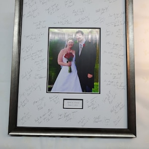 Kit de marco de firma de 20 x 24 con marco plateado oscuro. Personalizado para regalar en tu boda o jubilación. Artículo más vendido 11153