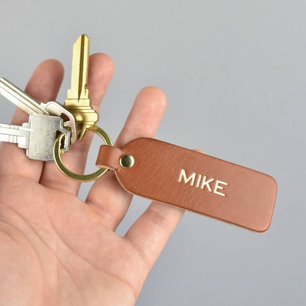 Custom Brown Leather Keychain. Full Grain Leather Key Fob. Personalized Gold Foil Keyring. Customized Groomsmen Gift. Groomsman Key Chain