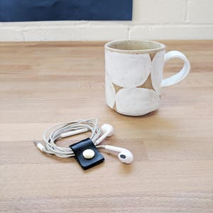 レザーコードホルダー / テックギフト / レザーコードオーガナイザー / ヘッドホンホルダー / ヘッドホンケーブル / イヤホンホルダー / クリスマスプレゼント用詰め物
