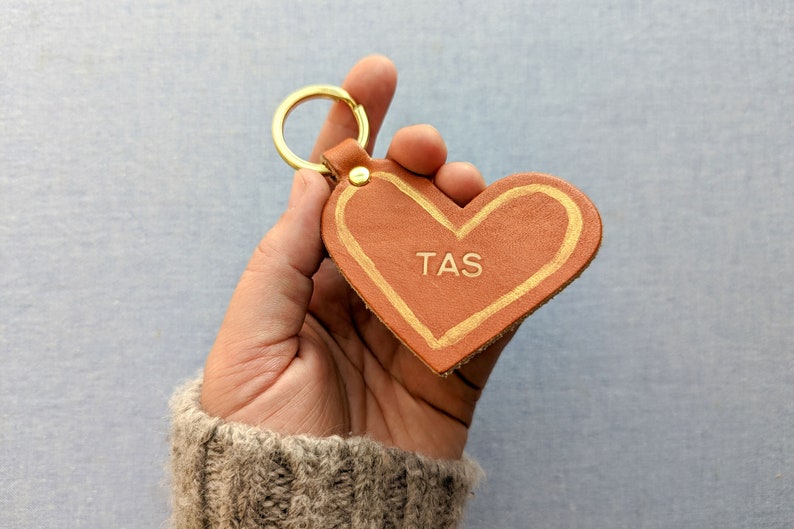 Monogram Heart Leather Keychain. Full Grain Nude Leather Key Fob. Personalized Gold Foil Keyring. Custom Gift Hand Painted image 1