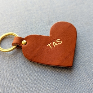 Monogram Heart Leather Keychain. Full Grain Nude Leather Key Fob. Personalized Gold Foil Keyring. Custom Gift Hand Painted image 9